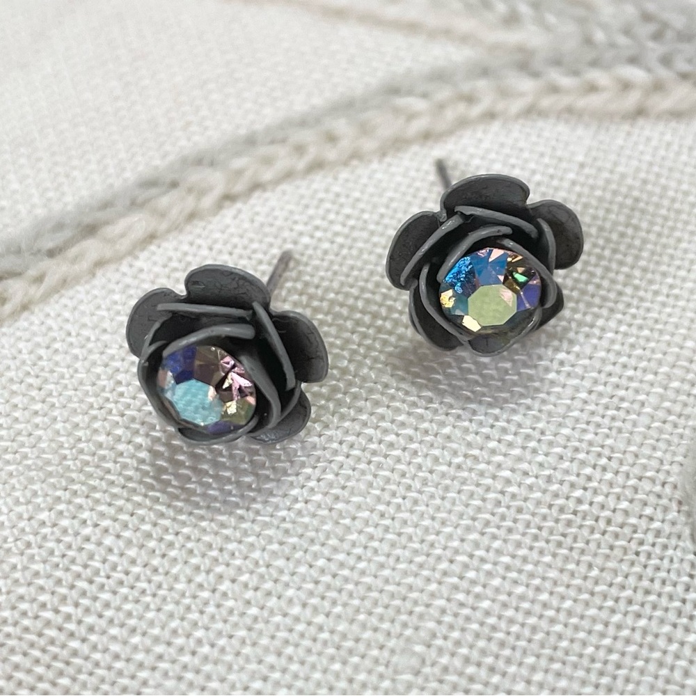 NWOT Designer MICHAL NEGRIN Swarovski Crystal Flower Stud Earrings